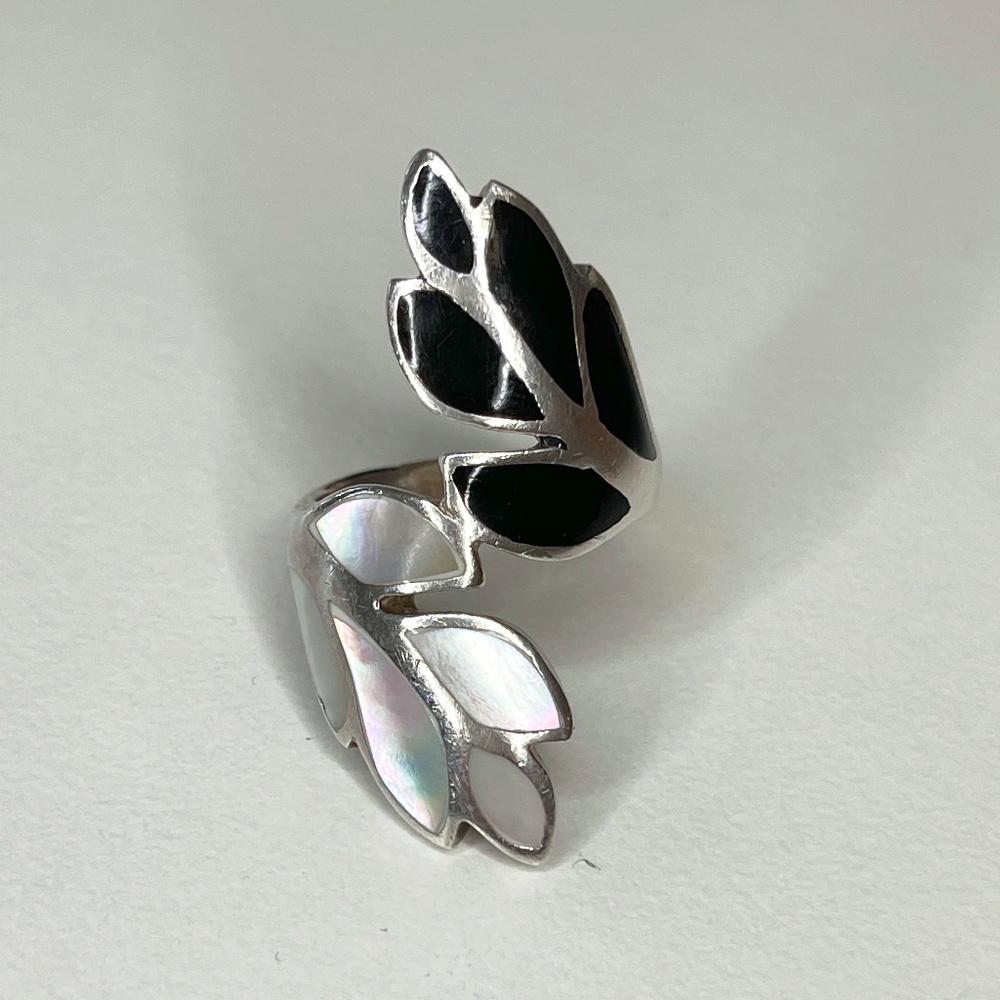 Sterling Silver Mother-of-Pearl & black onyx ring